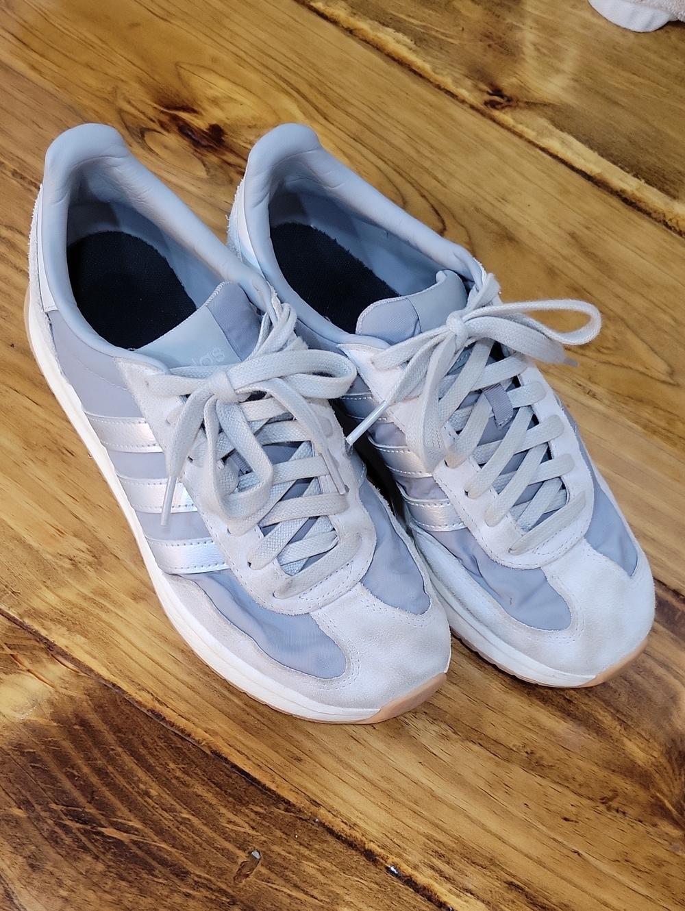 Adidas Women's Light Gray Casual Sneakers